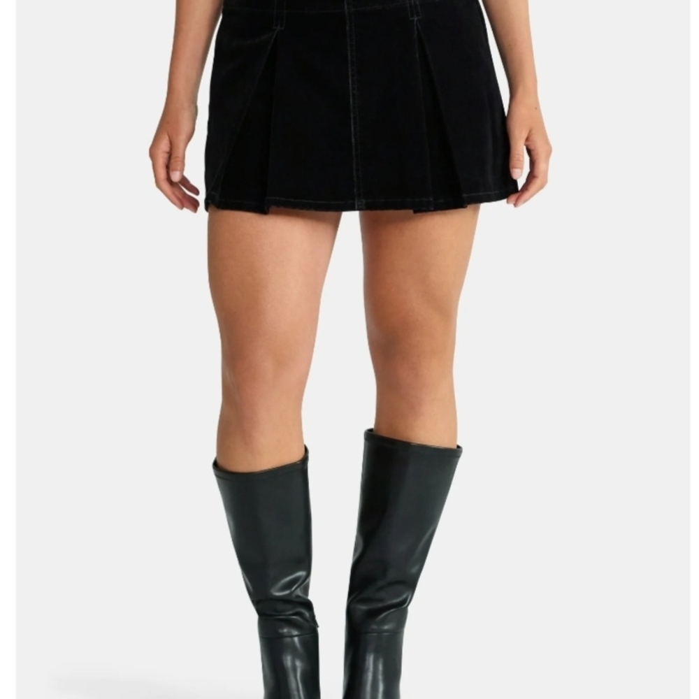 Madden NYC Elegant Velvet Black Mini Skirt